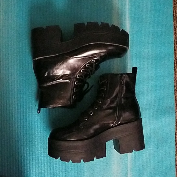 Black Platform Boots - Picture 4 of 5